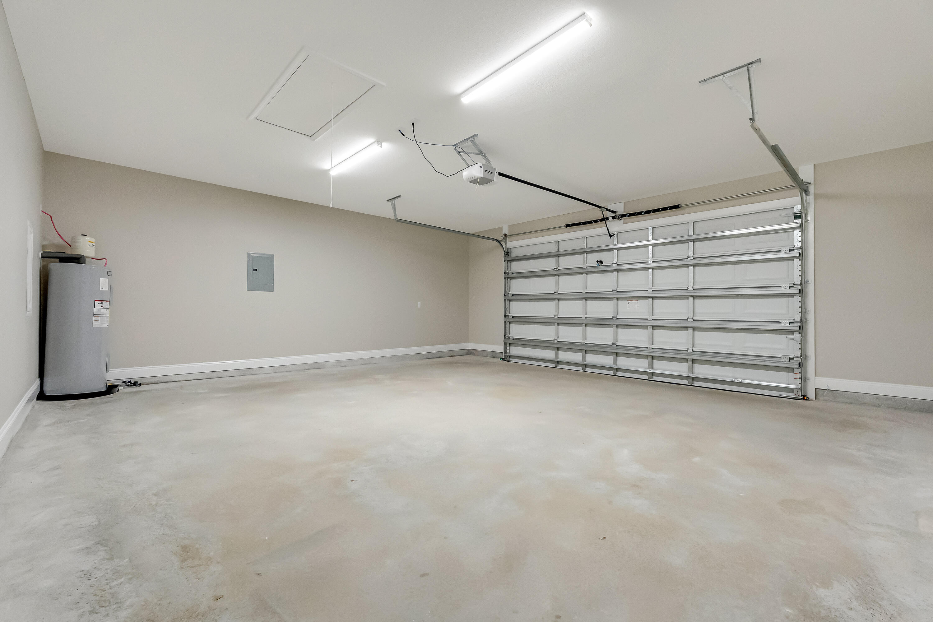 5840 Phillip Road Crestview, FL 32539 - Photo 50 of 59 a view of a room with an empty space