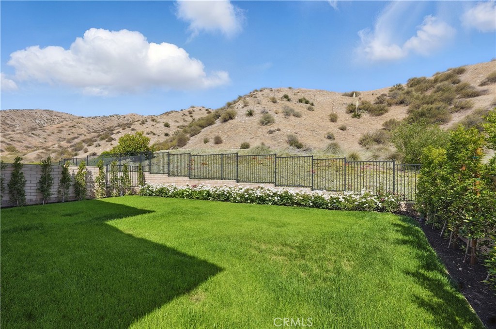 18814 Annmae Place Saugus, CA 91350 - Photo 18 of 57