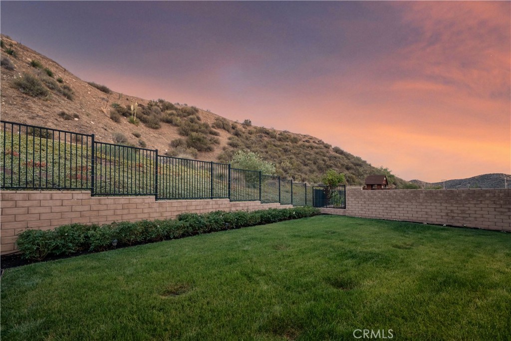 18814 Annmae Place Saugus, CA 91350 - Photo 21 of 57