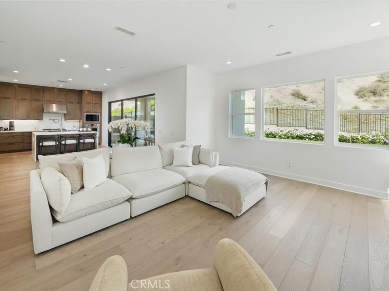 18814 Annmae Place Saugus, CA 91350 - Photo 29 of 57