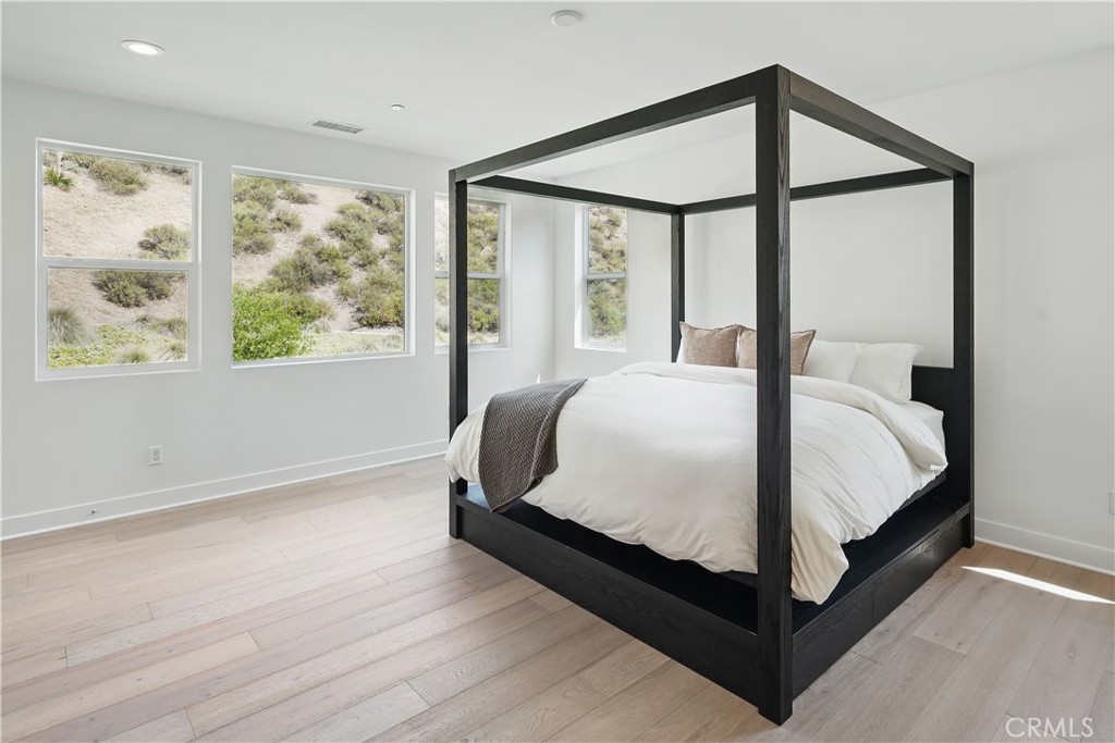 18814 Annmae Place Saugus, CA 91350 - Photo 35 of 57