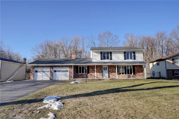 $319,900 | 120 Lantern Lane, Brighton, NY 14623