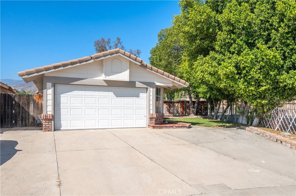 27394 Rustic Lane Highland, CA 92346 - Photo 2 of 41