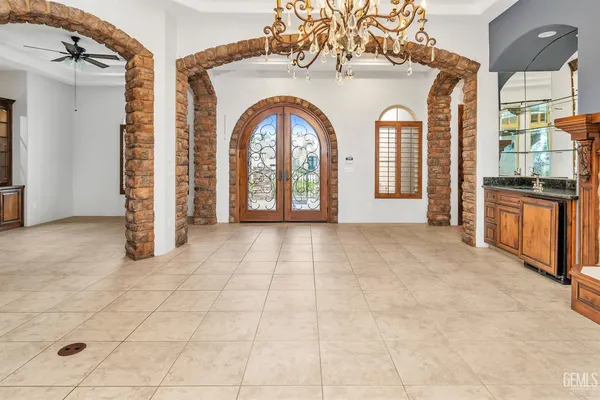 $979,000 | Undisclosed Address, Bakersfield, CA 93312