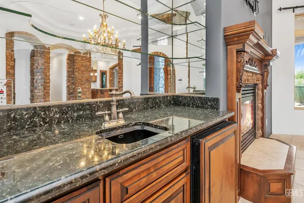 $979,000 | Undisclosed Address, Bakersfield, CA 93312