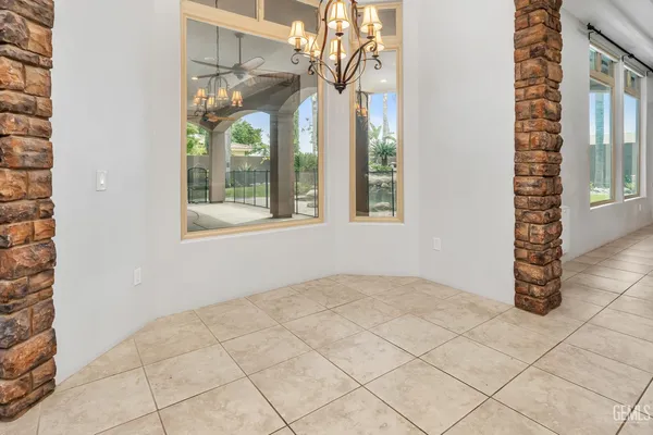 $979,000 | Undisclosed Address, Bakersfield, CA 93312