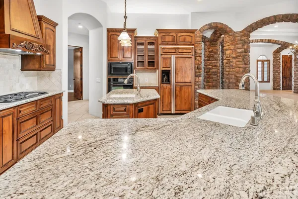 $979,000 | Undisclosed Address, Bakersfield, CA 93312