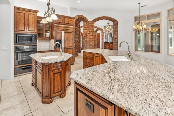 $979,000 | Undisclosed Address, Bakersfield, CA 93312