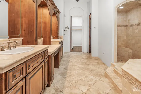 $979,000 | Undisclosed Address, Bakersfield, CA 93312