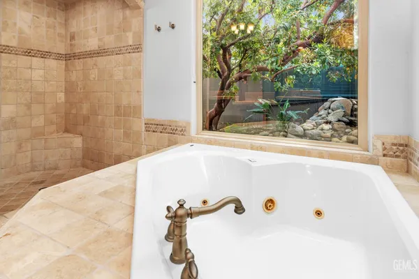 $979,000 | Undisclosed Address, Bakersfield, CA 93312