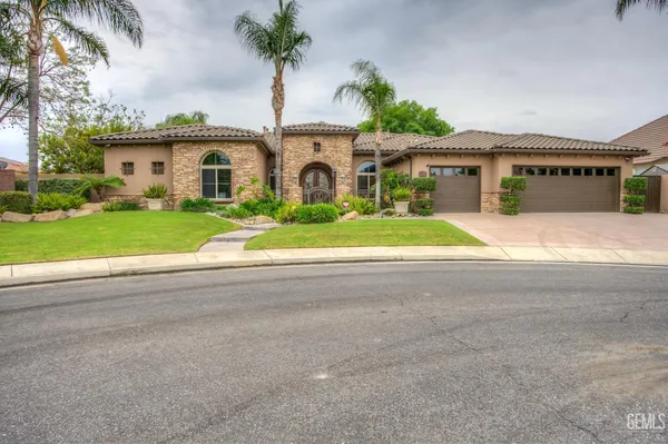 $979,000 | Undisclosed Address, Bakersfield, CA 93312