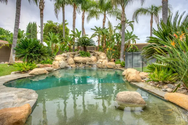 $979,000 | Undisclosed Address, Bakersfield, CA 93312