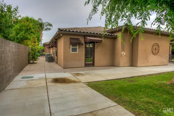 $979,000 | Undisclosed Address, Bakersfield, CA 93312