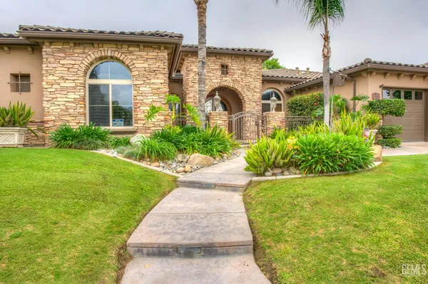 $979,000 | Undisclosed Address, Bakersfield, CA 93312