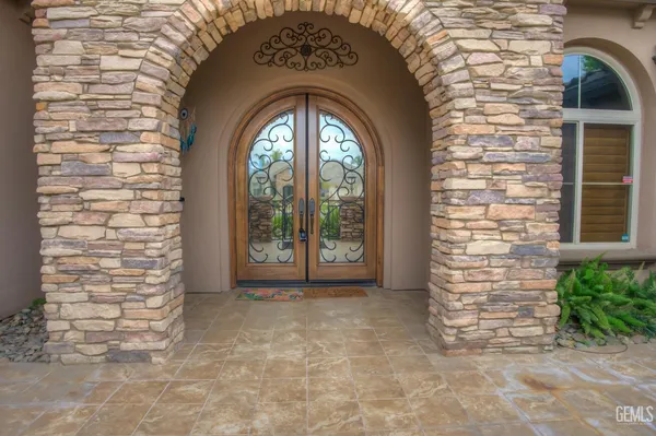 $979,000 | Undisclosed Address, Bakersfield, CA 93312