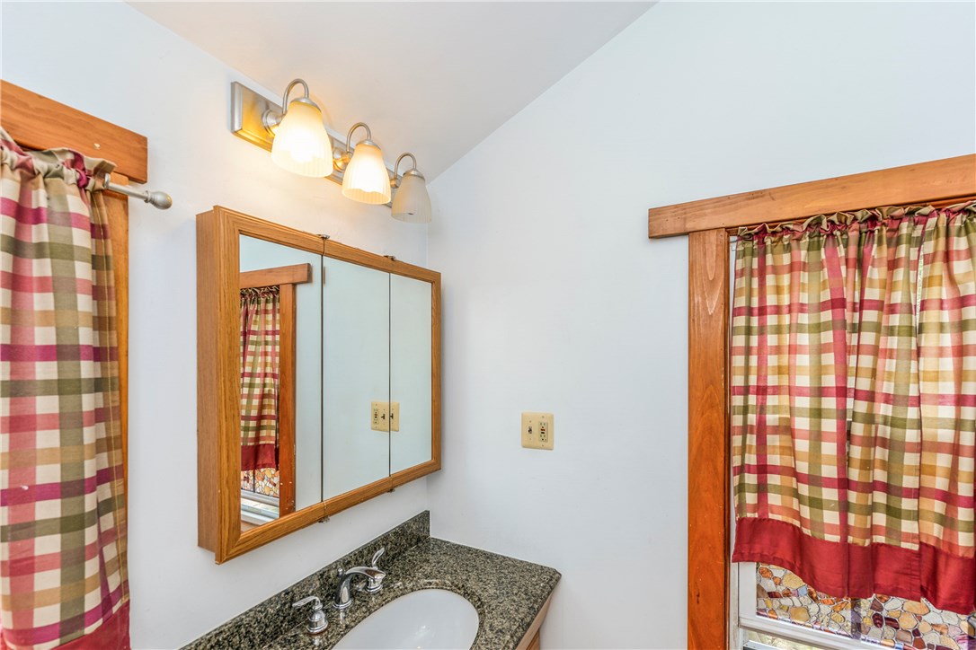 1567 West Main Road Middletown, RI 02842 - Photo 16 of 20