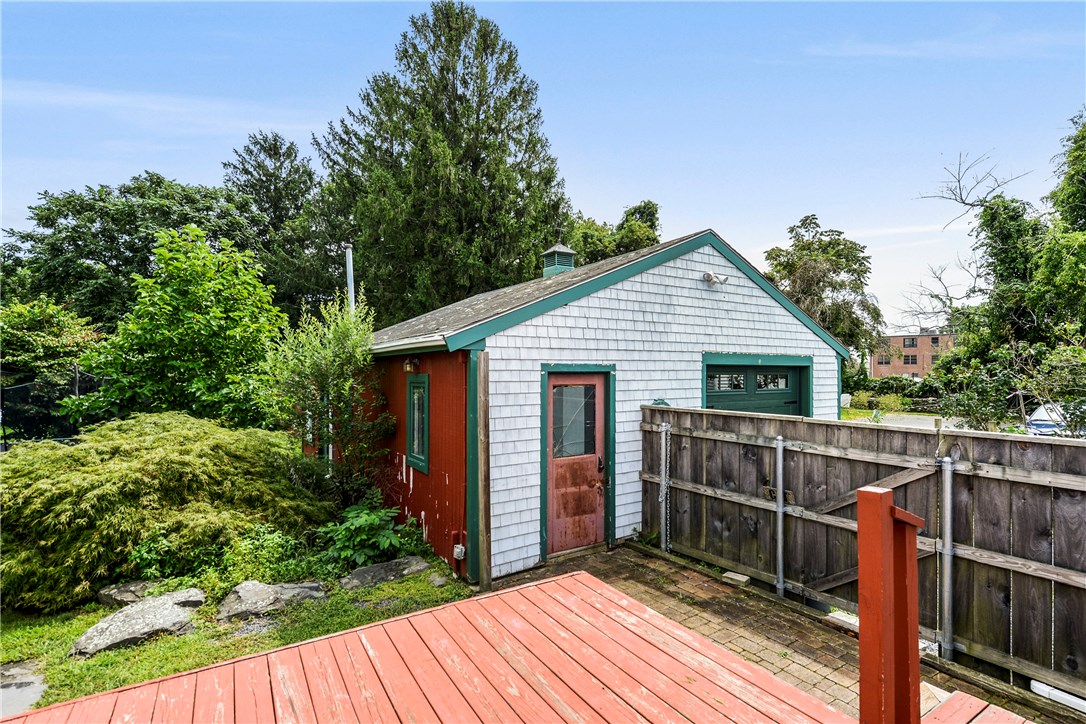 1567 West Main Road Middletown, RI 02842 - Photo 19 of 20