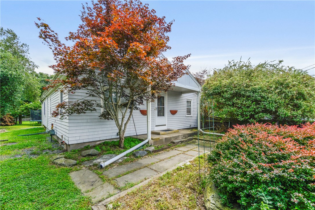 1567 West Main Road Middletown, RI 02842 - Photo 2 of 20