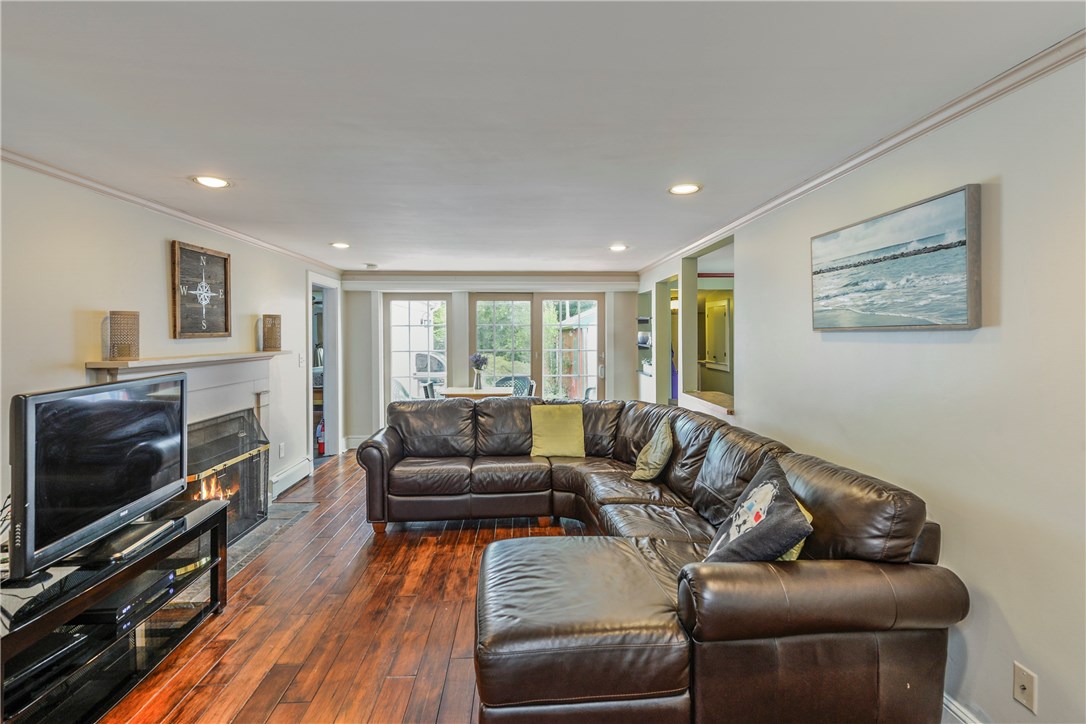 1567 West Main Road Middletown, RI 02842 - Photo 5 of 20