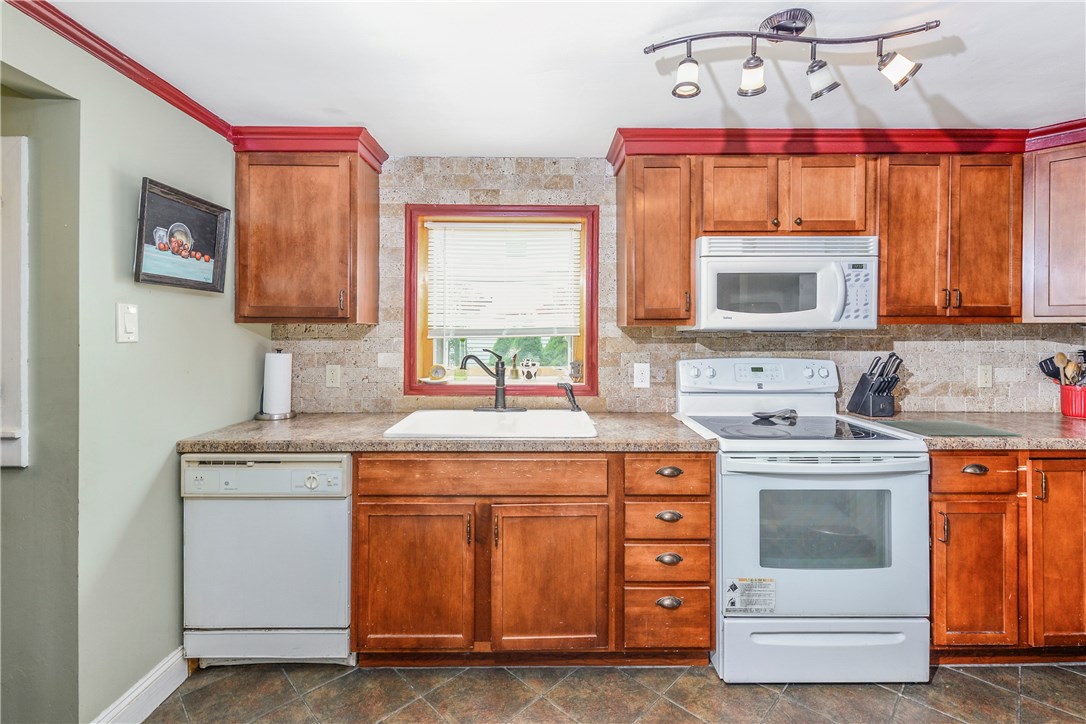 1567 West Main Road Middletown, RI 02842 - Photo 6 of 20