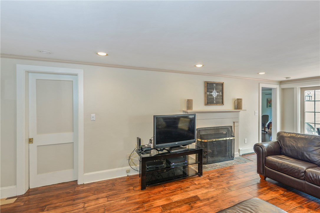 1567 West Main Road Middletown, RI 02842 - Photo 8 of 20