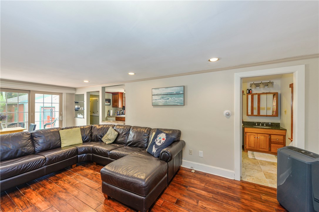 1567 West Main Road Middletown, RI 02842 - Photo 9 of 20