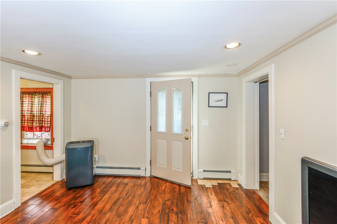 1567 West Main Road Middletown, RI 02842 - Photo 10 of 20