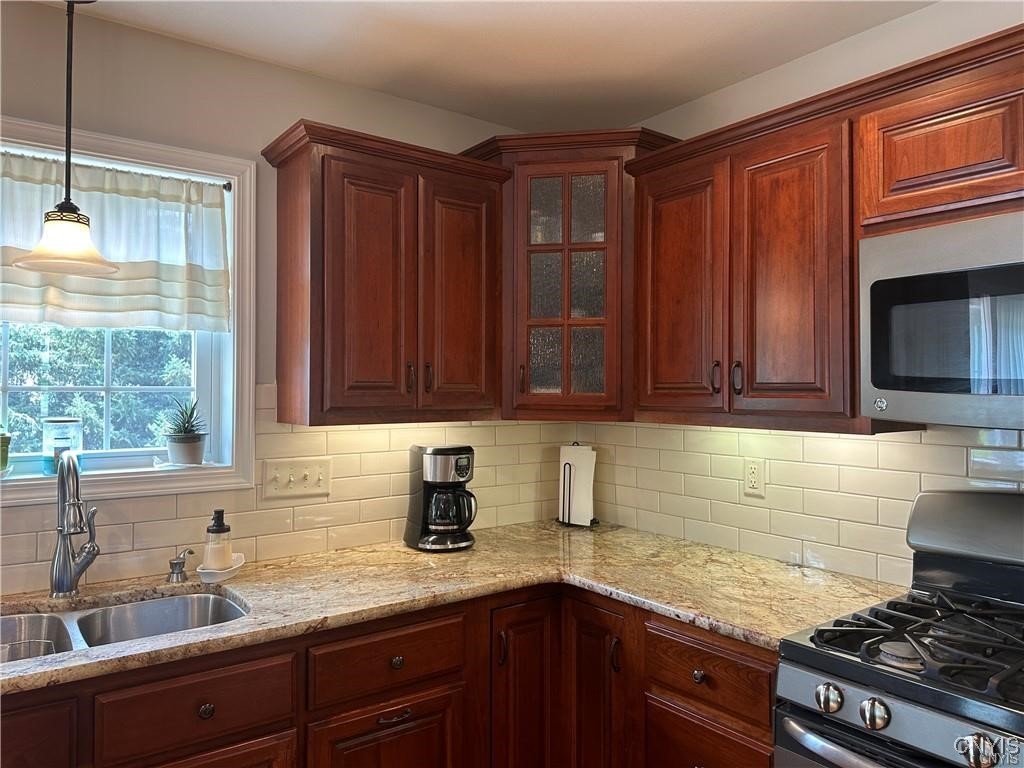 318 Middle Drive Lenox, NY 13032 - Photo 10 of 34