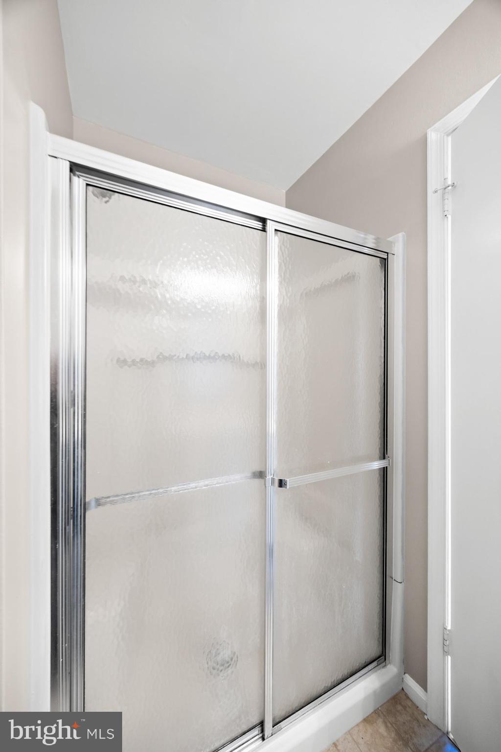 620 Covington Court Sewell, NJ 08080 - Photo 21 of 26 a bathroom with a glass shower door