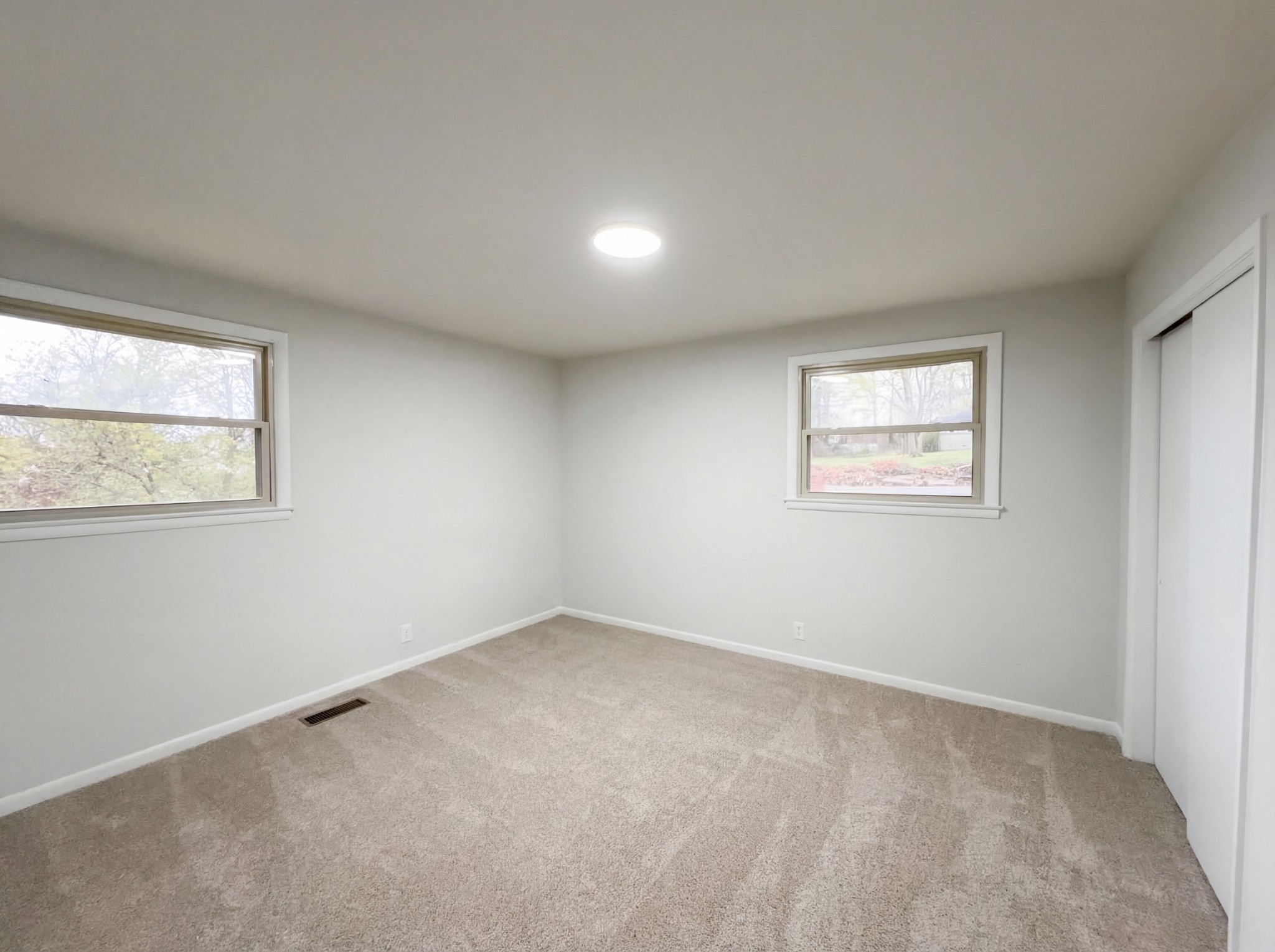 823 Apple Valley Road Madison, TN 37115 - Photo 11 of 23 an empty room with a window