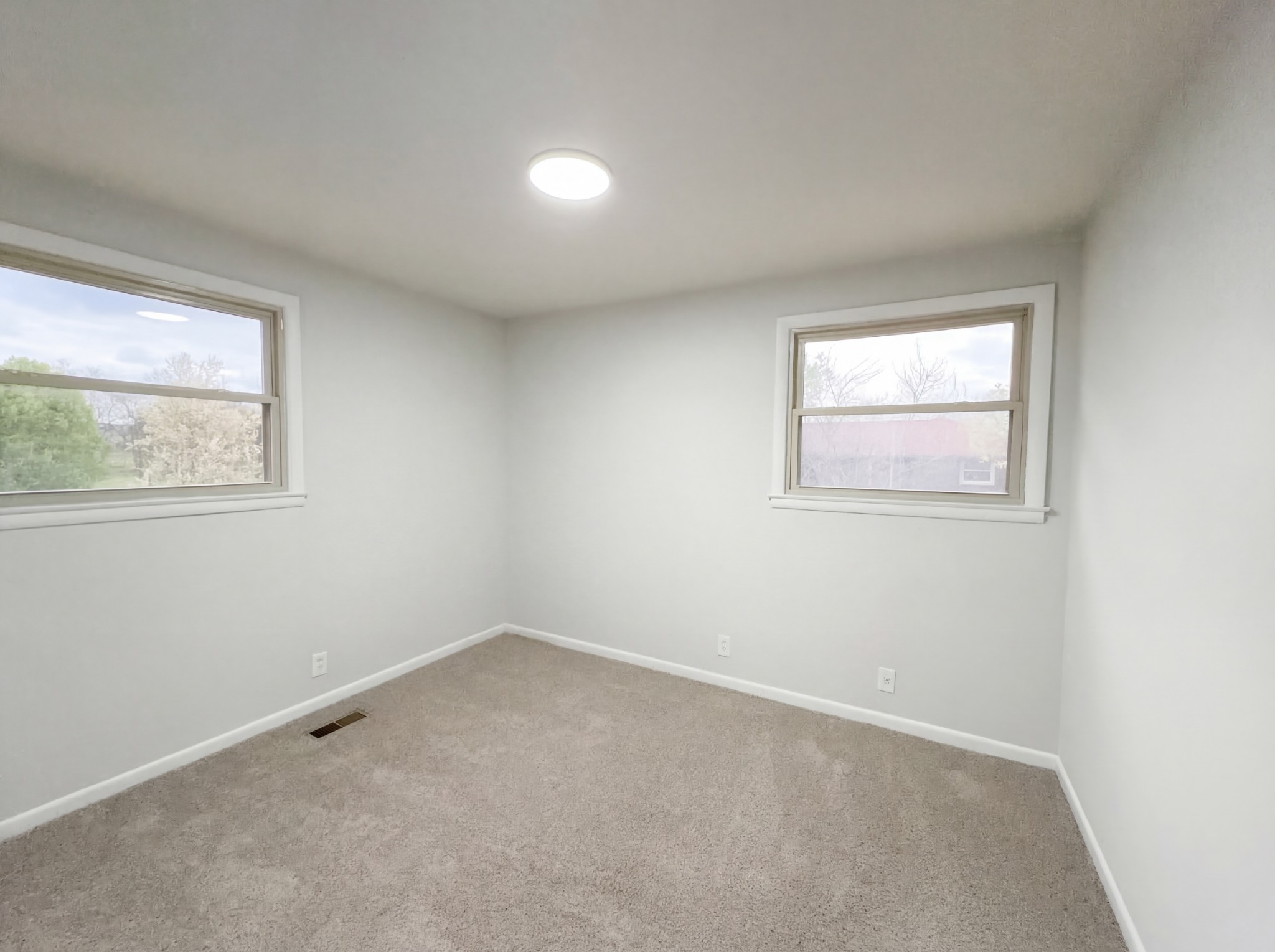 823 Apple Valley Road Madison, TN 37115 - Photo 12 of 23 an empty room with a window