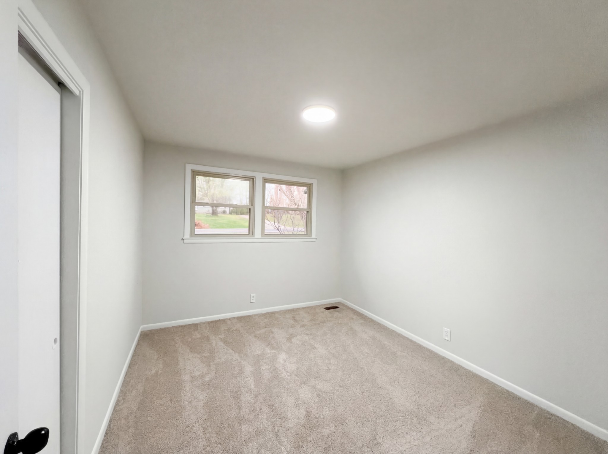 823 Apple Valley Road Madison, TN 37115 - Photo 4 of 23 an empty room with a window