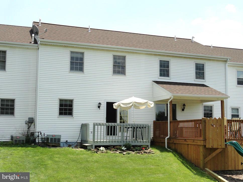 97 Laurie Lane Lititz, PA 17543 - Photo 2 of 12 Gallery Image 2