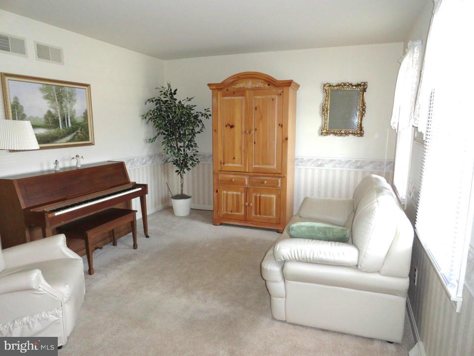 97 Laurie Lane Lititz, PA 17543 - Photo 4 of 12 Gallery Image 4