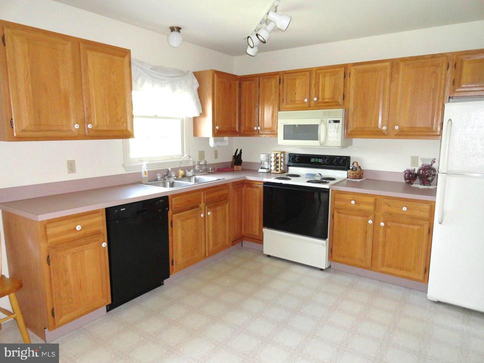97 Laurie Lane Lititz, PA 17543 - Photo 7 of 12 Gallery Image 7