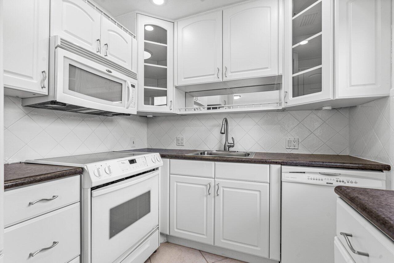 74 Mansfield A Boca Raton, FL 33434 - Photo 14 of 32 20240717132716172993000000-o
