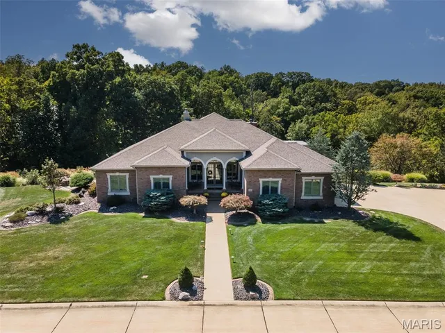 $848,000 | 4407 Bluffdale Court, Godfrey, IL 62035