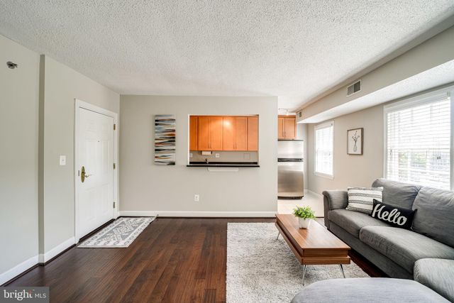 $284,000 | 604 Bashford Lane, Unit 2132, Alexandria, VA 22314