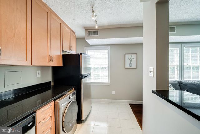 $284,000 | 604 Bashford Lane, Unit 2132, Alexandria, VA 22314