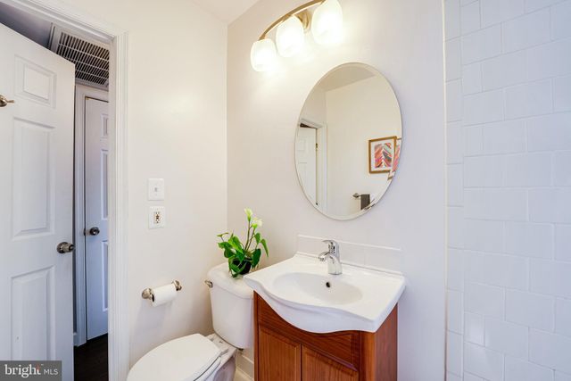 $284,000 | 604 Bashford Lane, Unit 2132, Alexandria, VA 22314