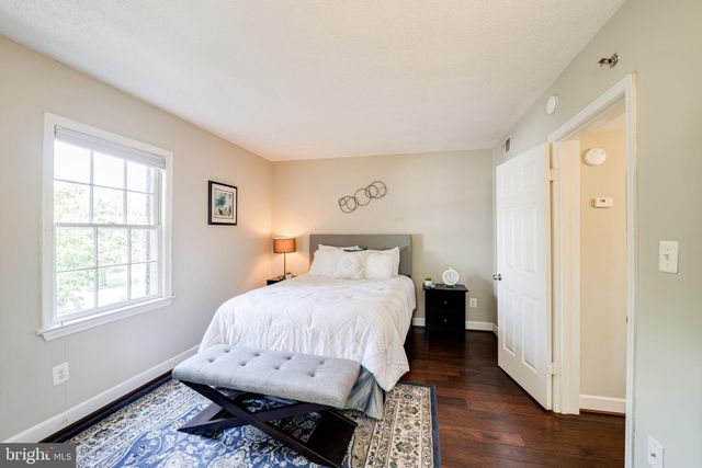 $284,000 | 604 Bashford Lane, Unit 2132, Alexandria, VA 22314