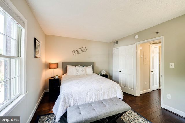 $284,000 | 604 Bashford Lane, Unit 2132, Alexandria, VA 22314