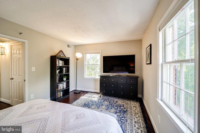 $284,000 | 604 Bashford Lane, Unit 2132, Alexandria, VA 22314