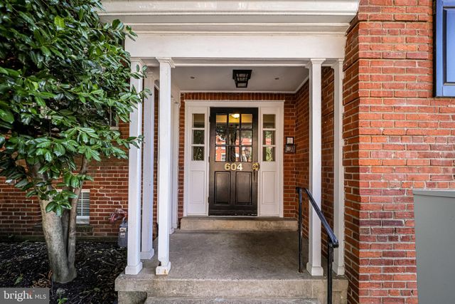 $284,000 | 604 Bashford Lane, Unit 2132, Alexandria, VA 22314