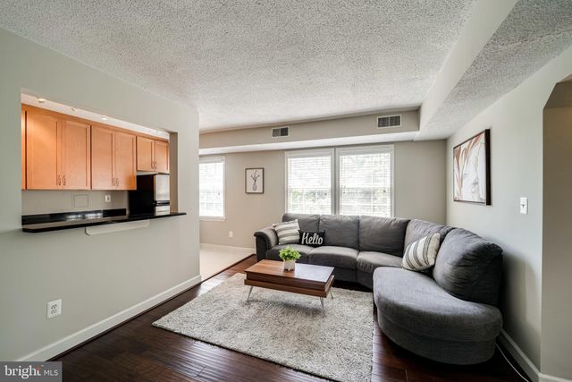 $284,000 | 604 Bashford Lane, Unit 2132, Alexandria, VA 22314