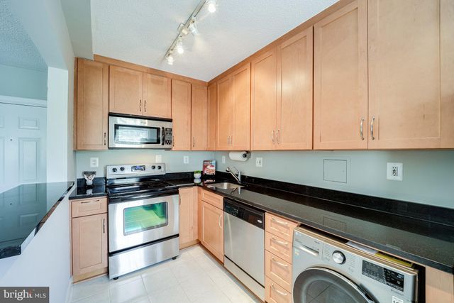 $284,000 | 604 Bashford Lane, Unit 2132, Alexandria, VA 22314