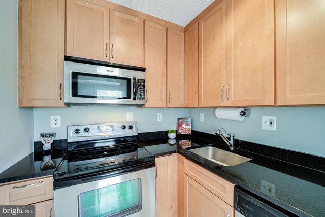 $284,000 | 604 Bashford Lane, Unit 2132, Alexandria, VA 22314