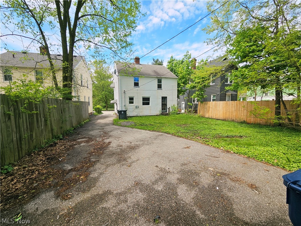 931 Yellowstone Road Cleveland, OH 44121 - Photo 7 of 48 Gallery Image 7