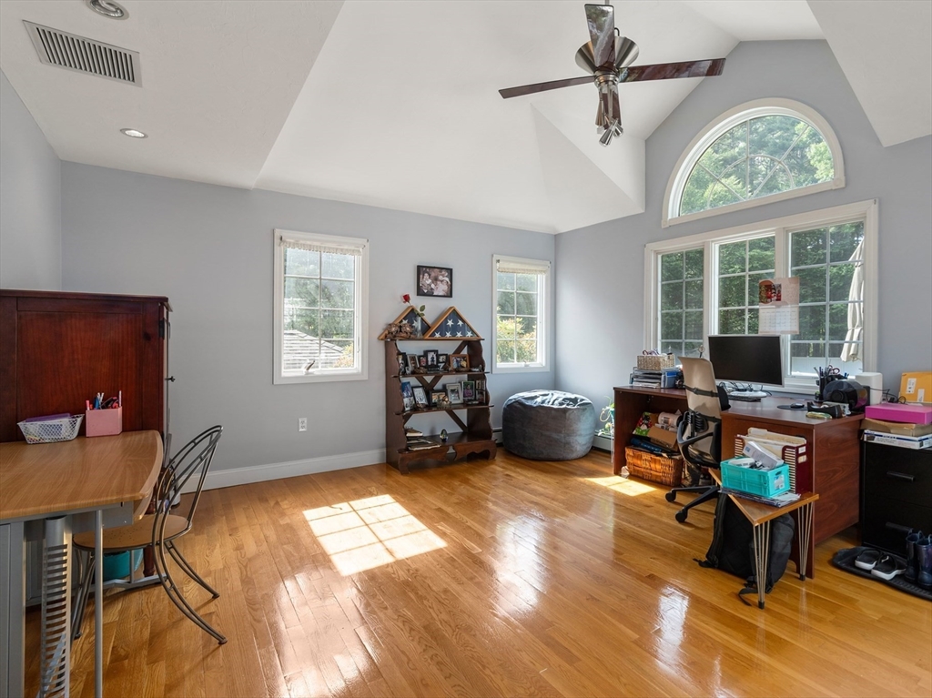 33 Russell Road Hanover, MA 02339 - Photo 4 of 27