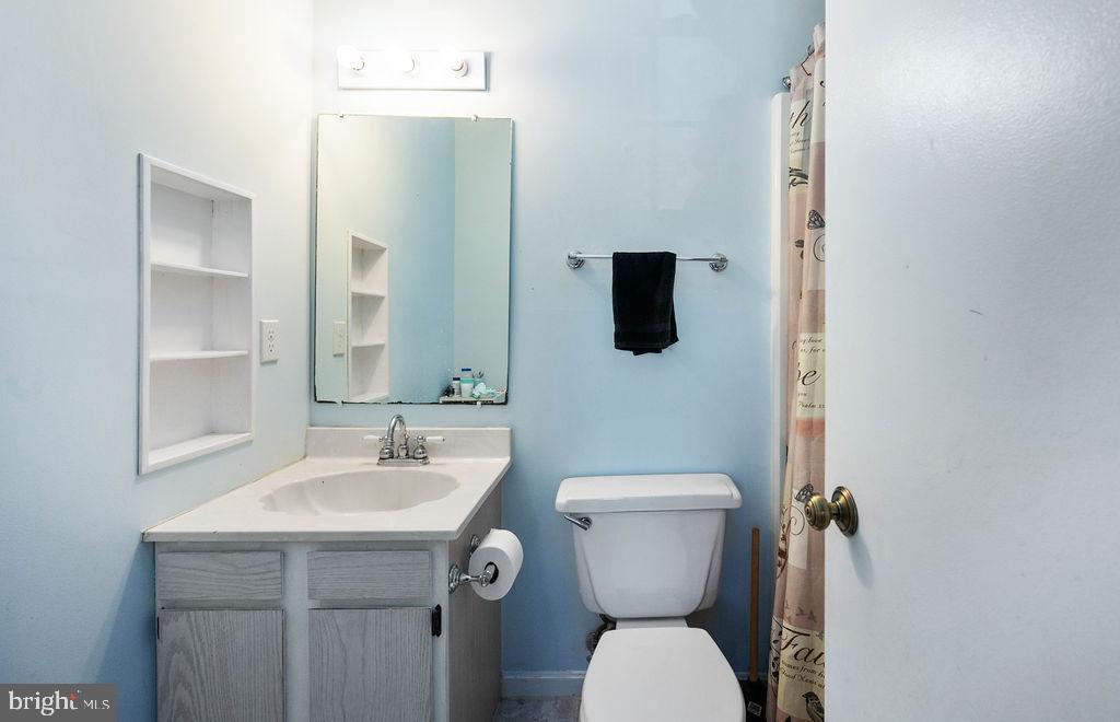 8747 Weems Road Manassas, VA 20110 - Photo 18 of 39 Primary Bath
